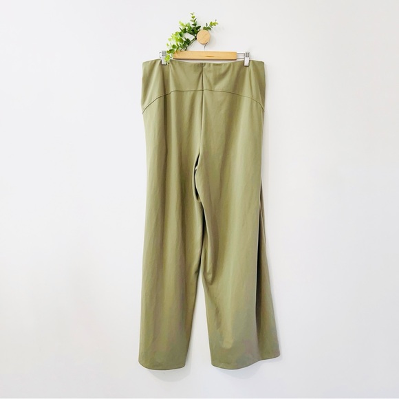 Old Navy Green Pleated Go-Dry Powersoft Pants - Picture 6 of 7